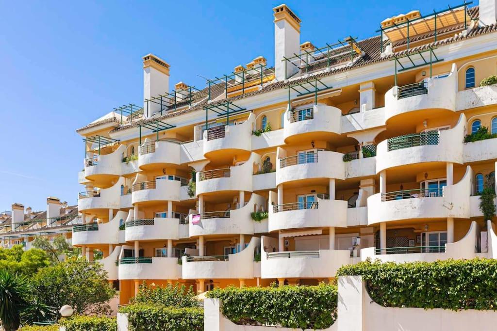 Apartment Spacious Duplex Steps To Puerto Banus Marbella
