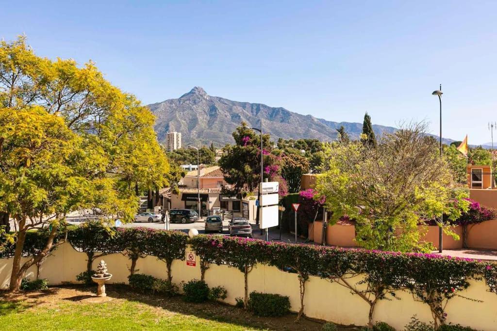 Apartment Spacious Duplex Steps To Puerto Banus Marbella