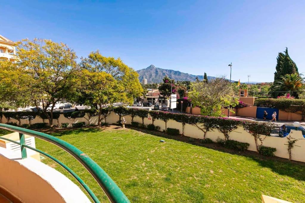 Apartment Spacious Duplex Steps To Puerto Banus Marbella