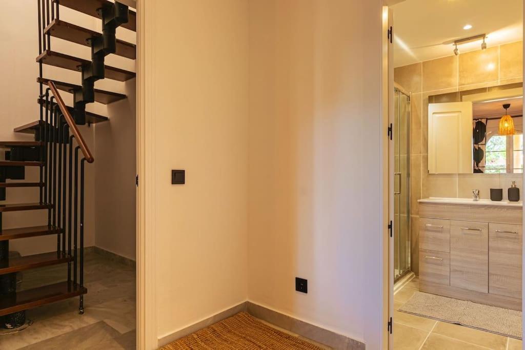 Apartment Spacious Duplex Steps To Puerto Banus Marbella