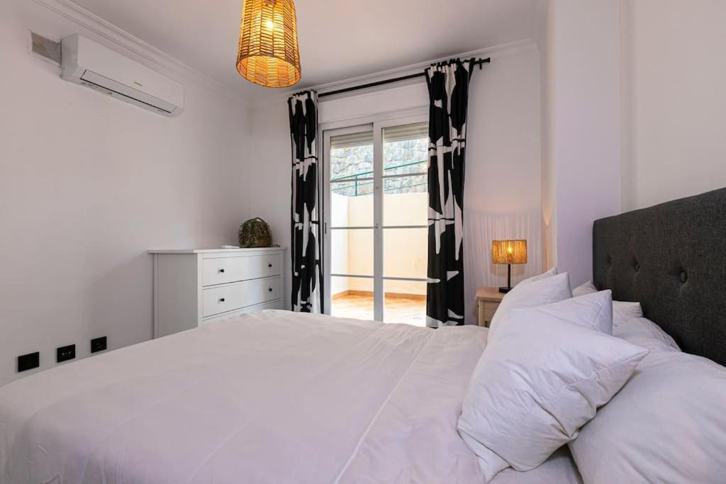 Spacious Duplex Steps To Puerto Banus *